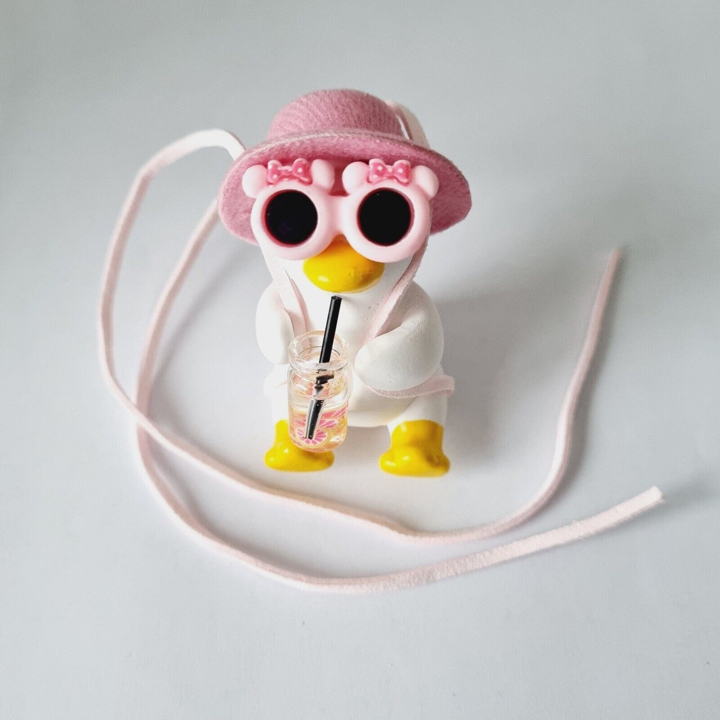 Party Swing Girl Duck, Pink Hat, Sunglasses, Cocktail / Car accessory
