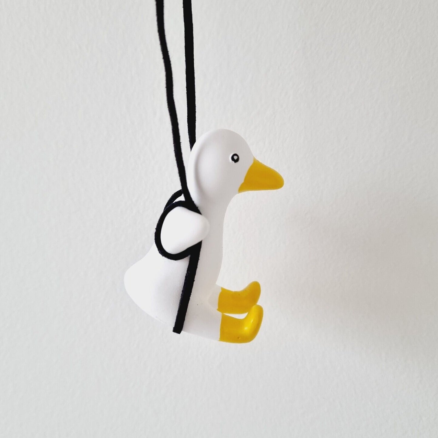 Pretty Swing Duck, Yellow Paws, Yellow Beak / Car accessory